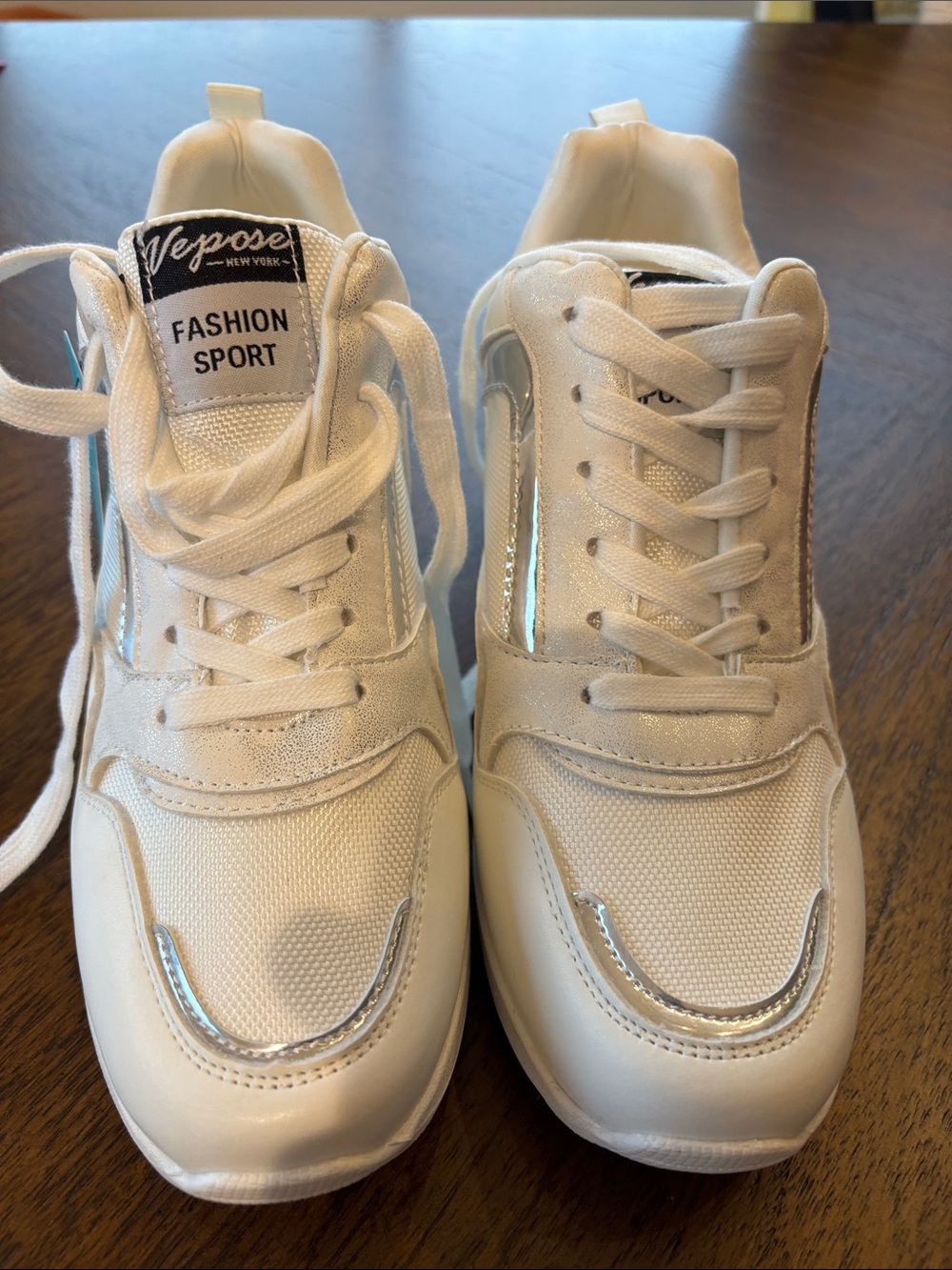 Vepose White Women's Sport Sneakers with Silver Accents